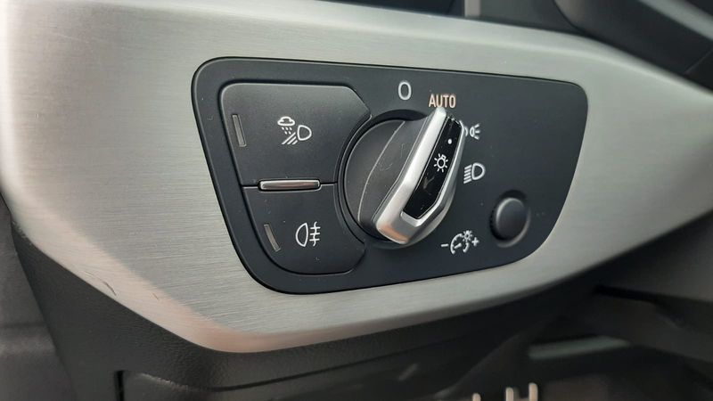 Audi A4 2.0 TDI 150 CV SLine - Imagen 25