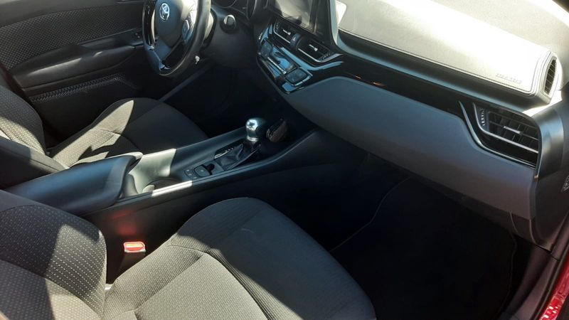 TOYOTA C-HR HYBRID 1.8 - Imagen 9