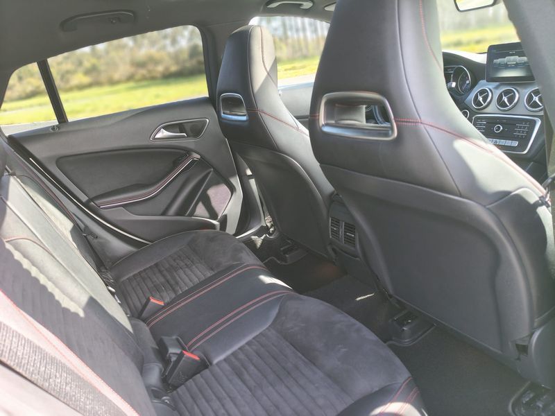 MERCEDES BENZ CLA 220d Shooting Brake - Imagen 24
